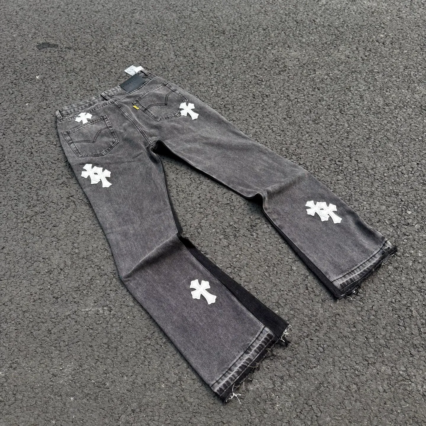 #8160 P260💰 Independent GALLERY DEPT. Vintage spliced black and gray snowflake pattern cross loose washed flared jeans - truly restore the ultimate texture of Vintage - original hardware accessories washed and other elevators, QR code analysis are all purchased from the original factory, high degree of restoration, you are welcome to compare with a certain product ~ - three-dimensional version Loose and comfortable, not picky about the figure, taller and slimmer, factory Seiko, original factory quality control, same style for men and women, can be matched with couples, versatile recommendation Essential jeans for all seasons - sizes: 28 30 32 34 36